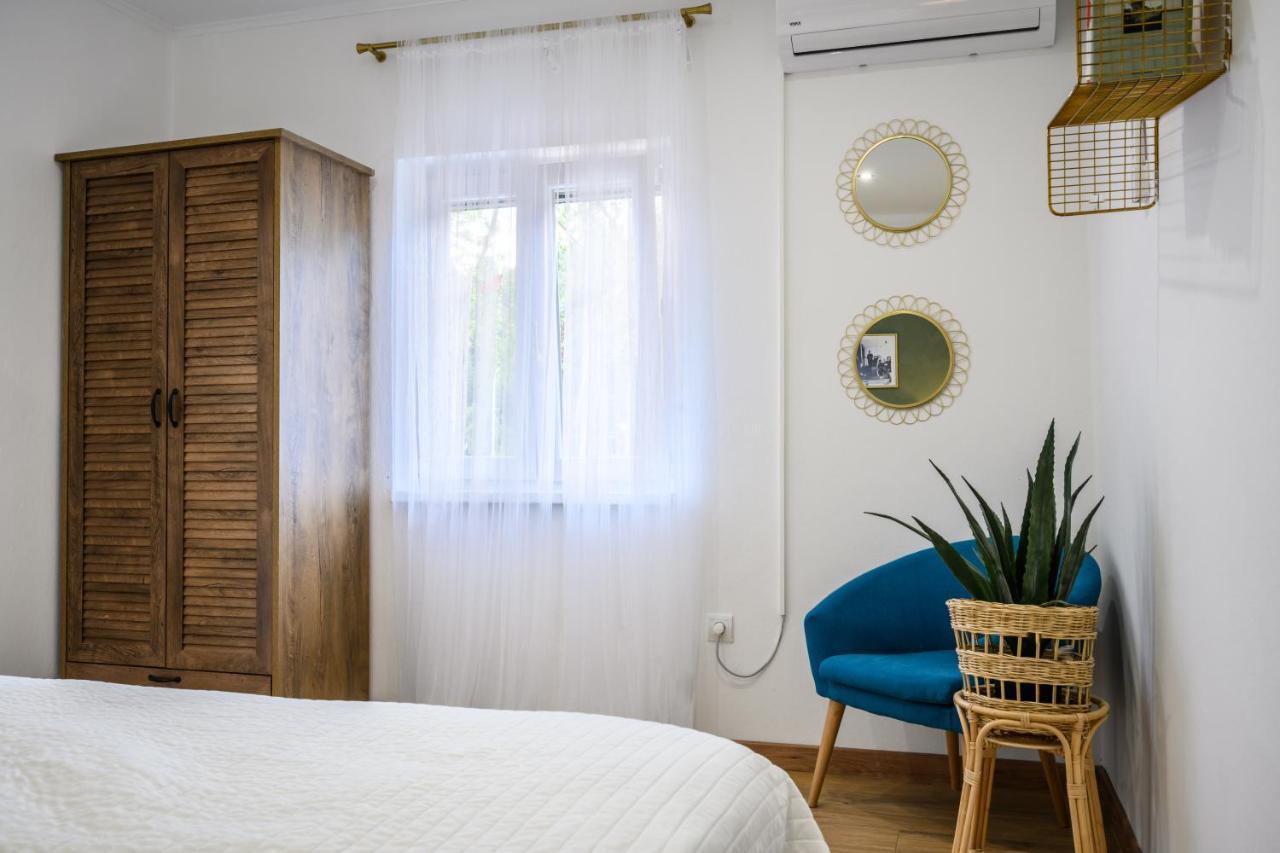 Mila And Jurija Formenti 2 Apartments In Heart Of Nautic Marina, With Heated Swimming Pool, Bikes, Sup, Kajak Skradin Exterior foto