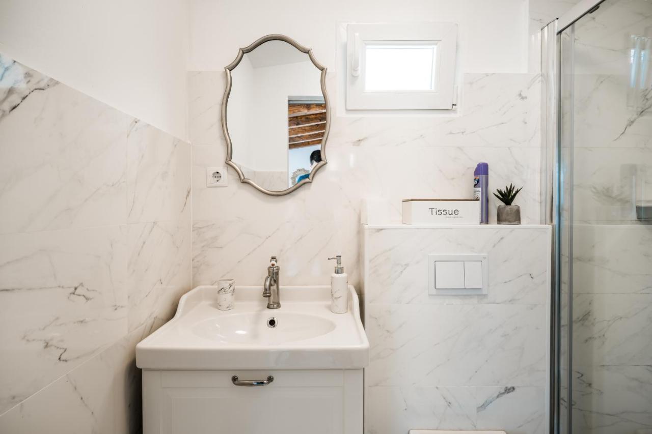 Mila And Jurija Formenti 2 Apartments In Heart Of Nautic Marina, With Heated Swimming Pool, Bikes, Sup, Kajak Skradin Exterior foto