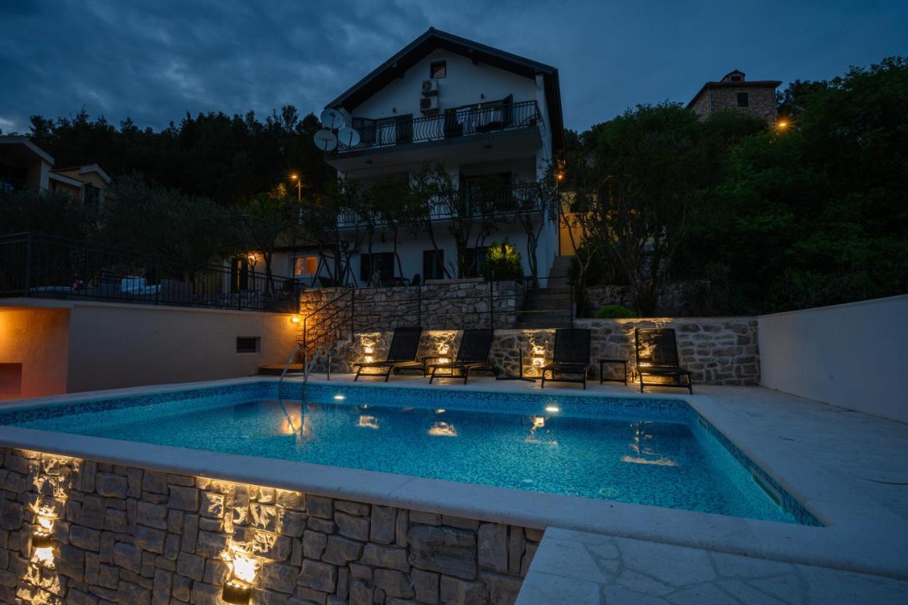 Mila And Jurija Formenti 2 Apartments In Heart Of Nautic Marina, With Heated Swimming Pool, Bikes, Sup, Kajak Skradin Exterior foto